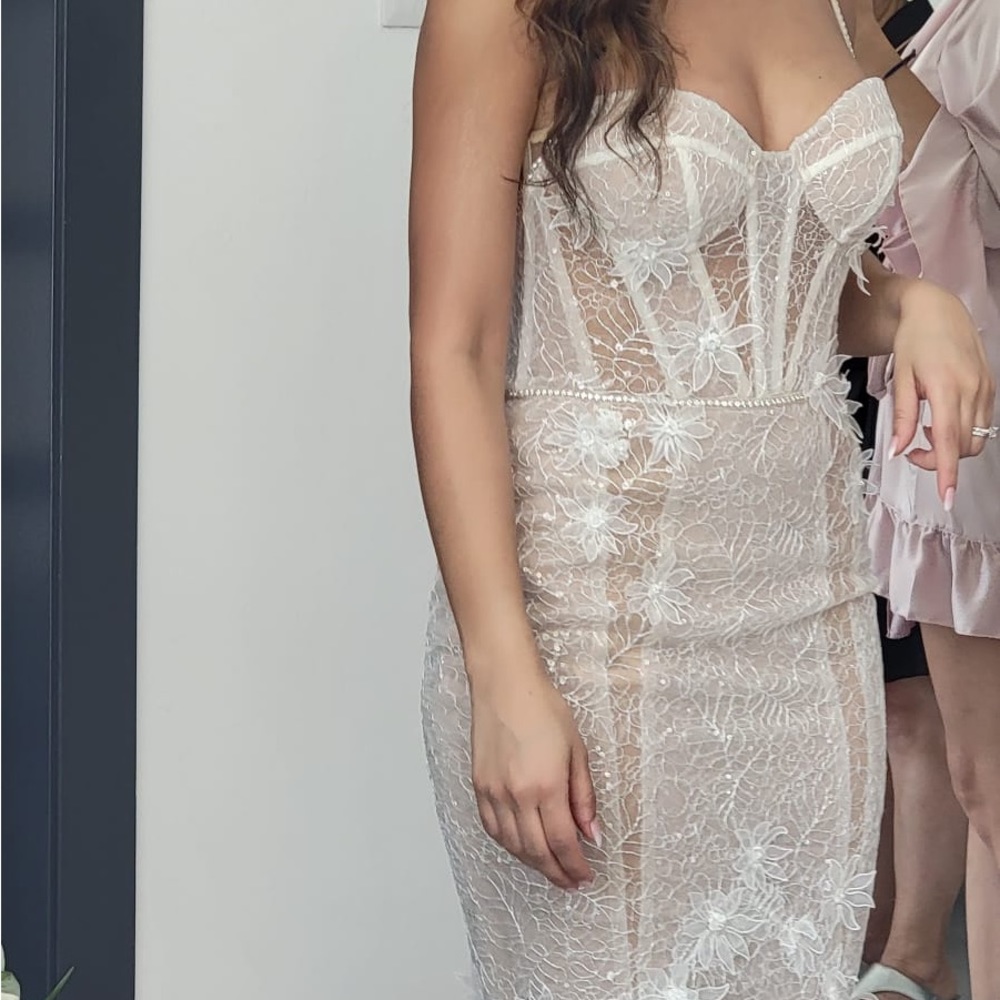 Berta - Privée
STYLE #23-P06 - Picture 6 of 7